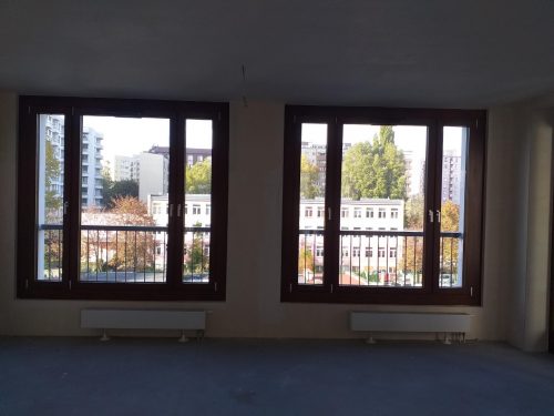 Duże okna w mieszkaniu w Warszawie